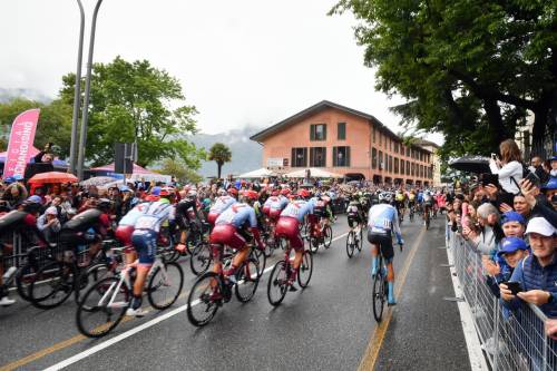 Giro d'Italia, 16a tappa: trionfa Ciccone sul Mortirolo. Carapaz resiste in Rosa