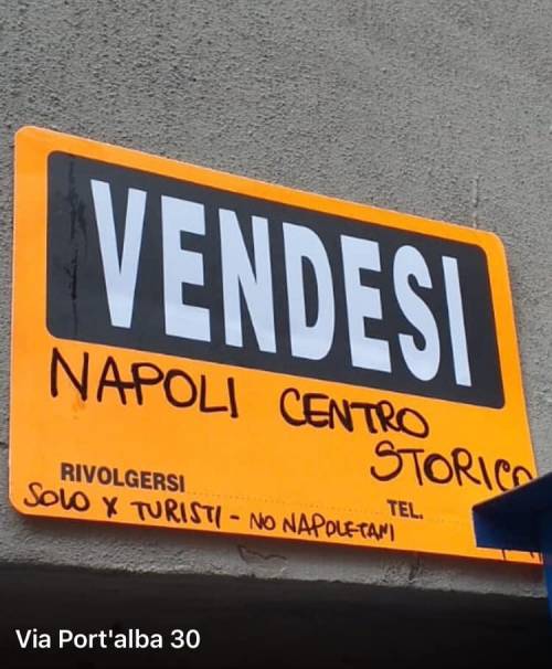 Napoli, si vende casa: "Ma solo a non napoletani"