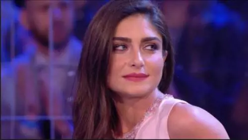 Ambra Lombardo: "Ecco la solita foto del lato b per attirare likes"