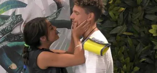 GF, Gennaro si lascia andare con Francesca: “Ti voglio bene assai”