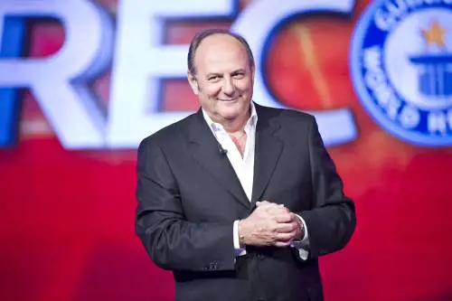 Gerry Scotti: "Se passerò da una ospitata all'altra, abbattetemi"