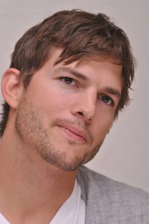 Ashton Kutcher parla dopo le accuse di Demi Moore: "Caccia alle streghe"