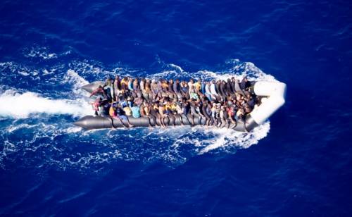 Migranti salvati dalla marina, Viminale: "Sbarcheranno a Genova"
