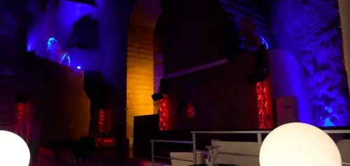 Le viscere di Napoli sono abusive: viaggio nel sottosuolo occupato