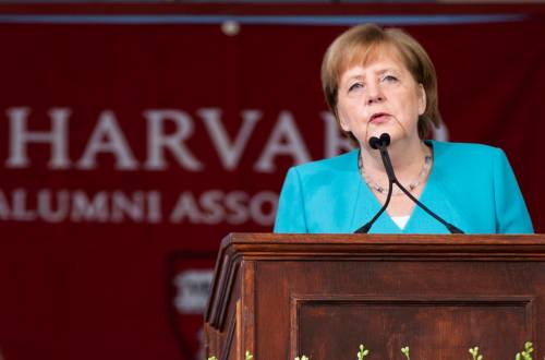 La Merkel conquista Harvard con il manifesto anti-Trump