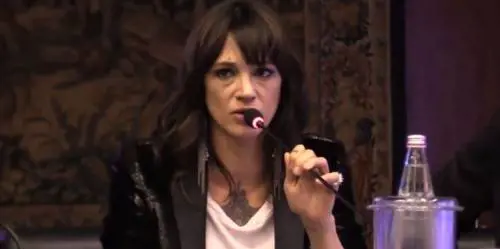Asia Argento avverte i giornalisti: "Se fate domande su Morgan, non rispondo"