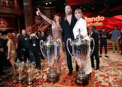 A "Ballando" vince la coppia formata da Lasse Matberg e Sara Di Vaira