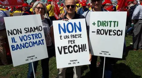 Ecco la rivolta dei pensionati "Basta prelievi sugli assegni"