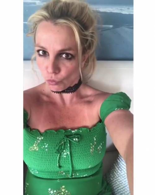 Le smorfie di Britney Spears in video preoccupano i fan: "Non sta bene"