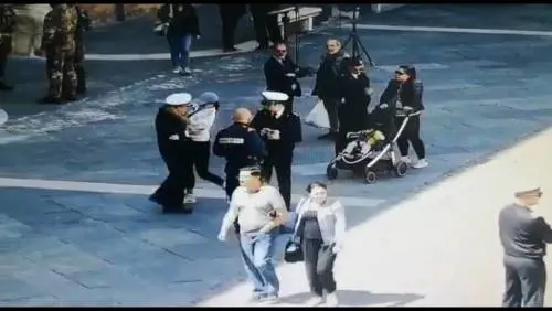 Ravenna, donna accoltella comandante della guardia costiera
