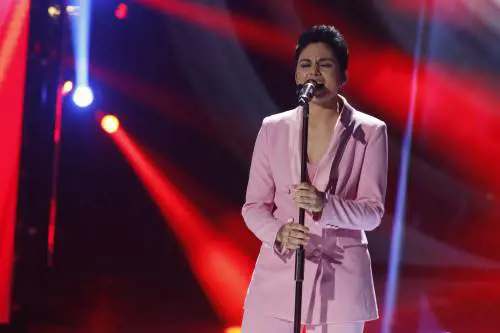 Giordana Angi canta l'amore e la passione per una donna