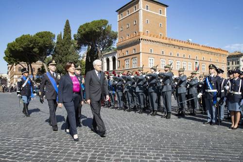 Mattarella sta con la Trenta: "Inclusione scolpita nella Carta"