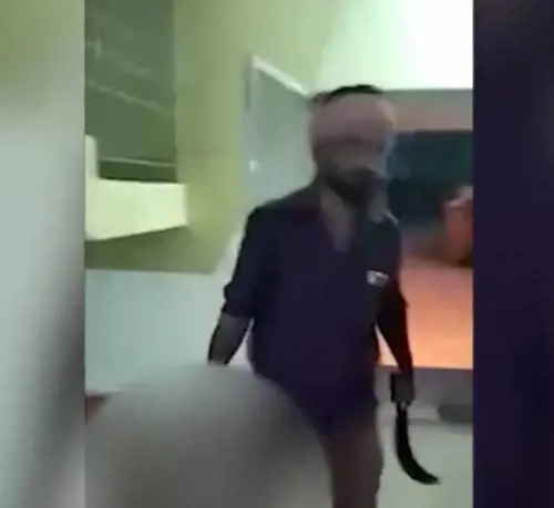 India, decapita la moglie e porta la testa alla stazione di polizia