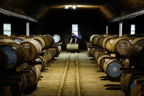 Il caldo secca i fiumi e la Scozia rischia di restare senza whisky