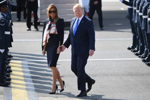 Il Presidente Trump e la First Lady arrivano in Inghilterra per gli incontri ufficiali