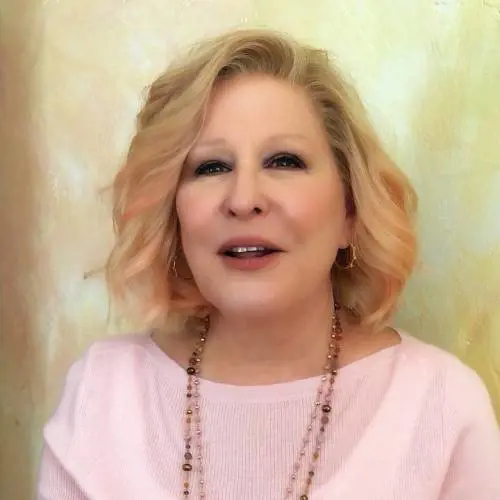 Bette Midler posta una bufala su Trump: i social la massacrano