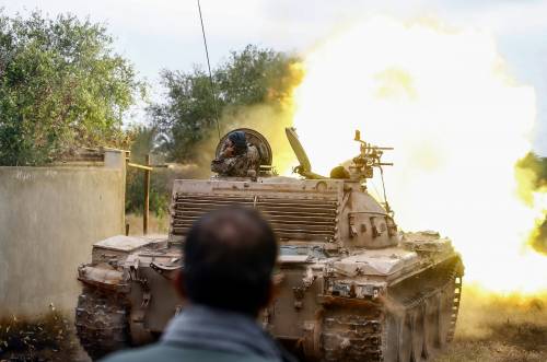 Libia, Sarraj passa all'attacco. E ora torna l'incubo terrorismo