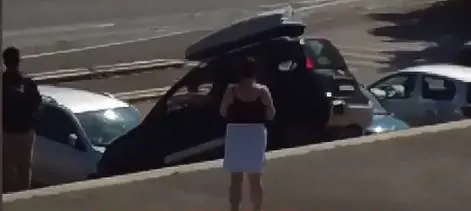 Valle Giulia, con l'auto giù dalla scalinata: "Ho fretta"