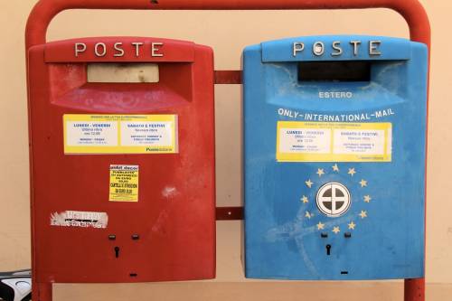 Napoli, rapina in un ufficio postale: nuovo colpo della banda del buco