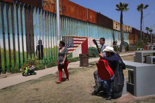 Messico, compagnia aerea offre voli a 1 dollaro per rimpatrio di migranti