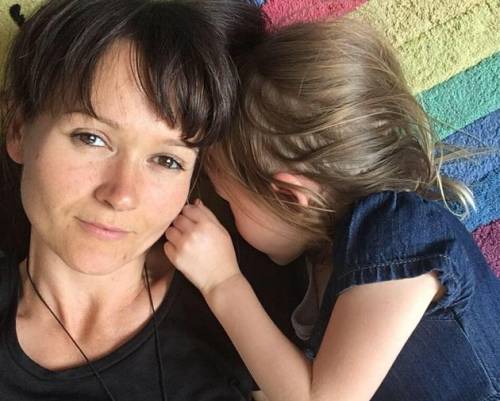 Morta mamma vegana che rifiutò la chemio: "È veleno non la faccio"