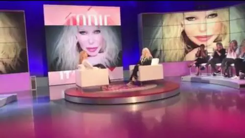 Ivana Spagna: "I miei genitori hanno fatto debiti per farmi rifare il naso"