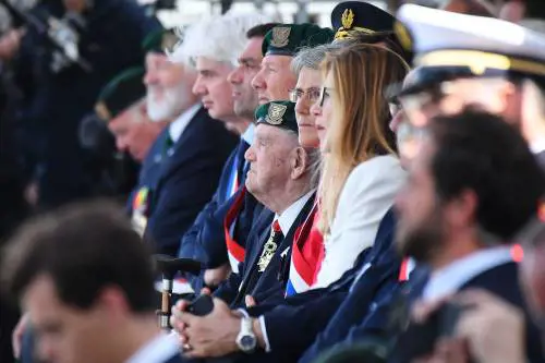 Trump e Macron alle commemorazioni al cimitero americano di Colleville-sur-Mer