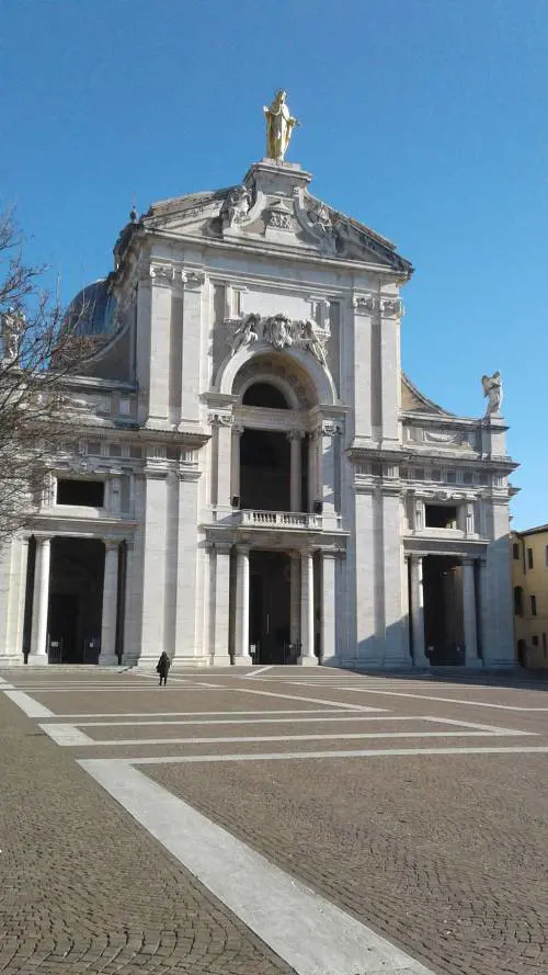 Sicurezza, ad Assisi primi "Daspo urbano" per tre immigrati con precedenti