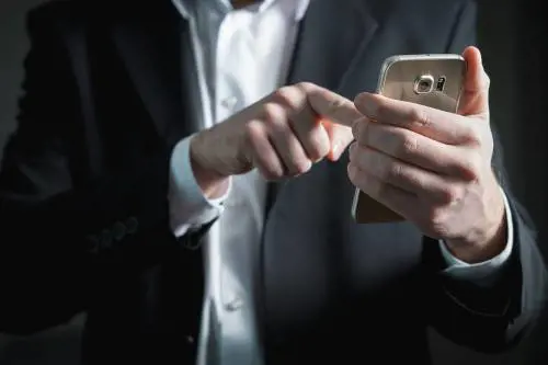 Cento telefonate al giorno alla ex, 40enne nei guai