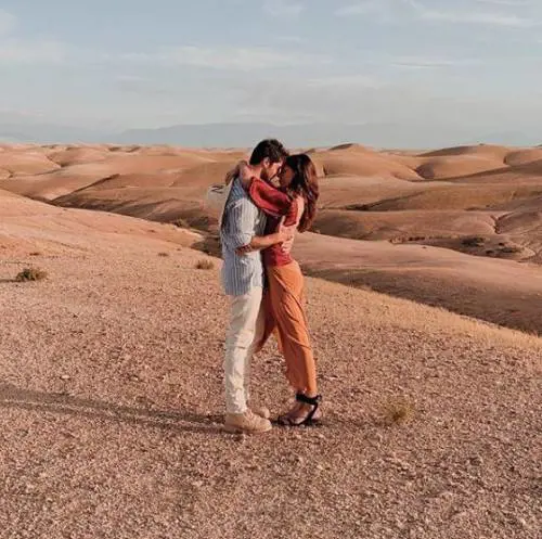 Stefano De Martino pubblica la foto del lato B di Belen: "Il mio paradiso"