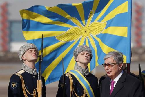 Sette in lizza per il Kazakistan ma il sultano resta Nazarbayev