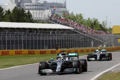 F1, Vettel arriva primo ma a vincere è Hamilton