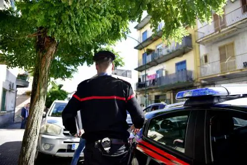 Uccide compagna a coltellate davanti alla bambina di 10 anni