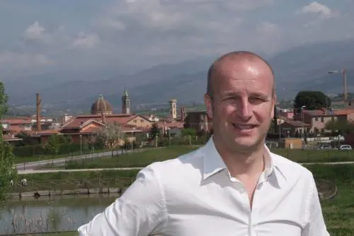 San Giovanni Valdarno, l'ex sindaco di centrosinistra torna a fare l'operaio