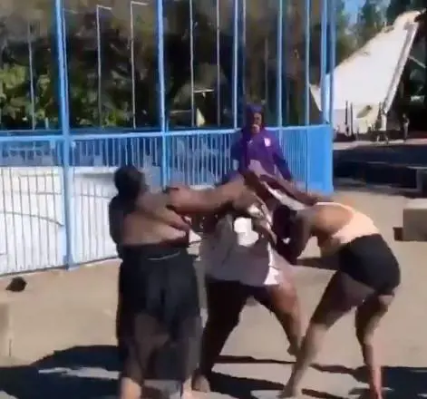 Rissa al parco acquatico fra donne afroamericane: volano insulti e le botte