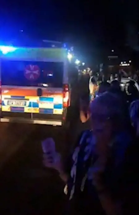 Paestum, ambulanze per celebrare la vittoria di "Mister fritture"