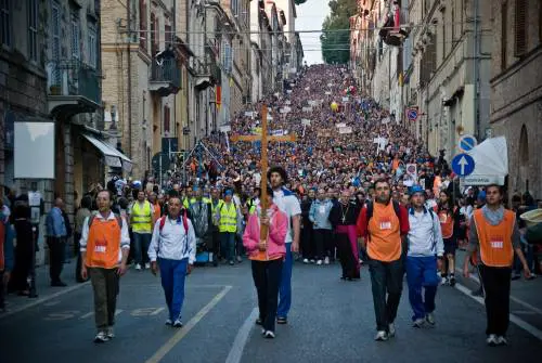 Il cammino dei 100mila: un "grazie" lungo 28 km
