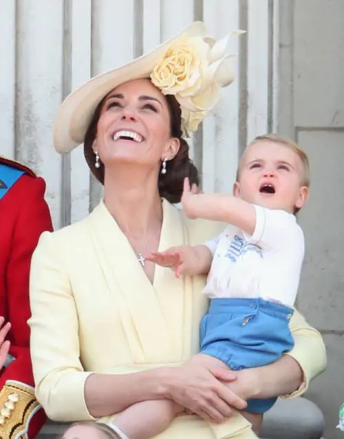 Royal Family, i Cambridge al Trooping the Colour: foto