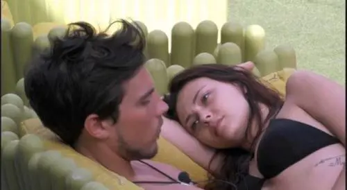 Gf, Martina festeggia la vittoria con Daniele: la vincitrice a letto con Dal Moro