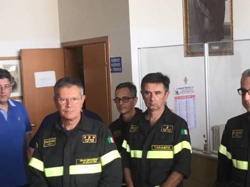 Taranto, il comandate nazionale a casa del vigile del fuoco morto ieri