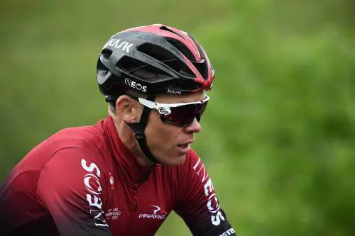 Ciclismo, il campione Froome cade e finisce in ospedale con diverse fratture