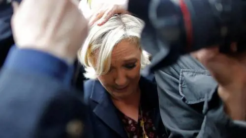 Marine Le Pen rinviata a giudizio per aver pubblicato foto dell'Isis