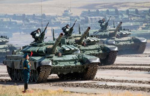 La contromossa della Russia: schierati carri armati al confine