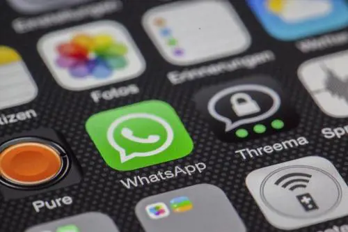 Lo smartphone in spiaggia? Meglio silenzioso e defilato