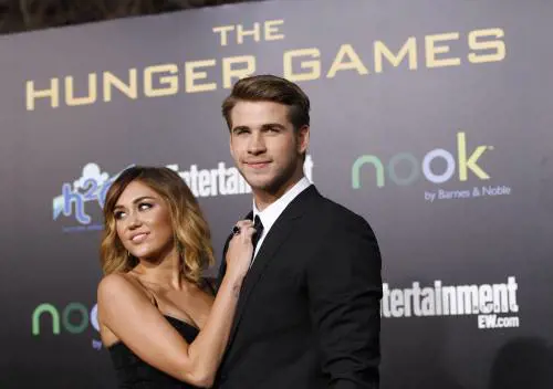 "Niente è cambiato". Miley Cyrus festeggia i suoi 10 anni d’amore con Liam Hemsworth 