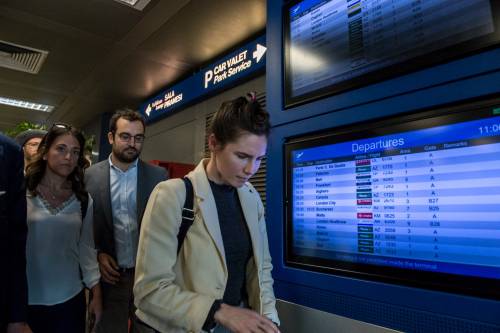 Meredith, Amanda Knox atterra a Milano: il ritorno in Italia