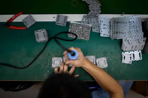 "Basta con la dipendenza dall'Asia". Bruxelles vuol investire sui microchip
