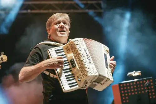 "Il rap trasuda volgarità I Nomadi restano giovani perché sono all'antica"