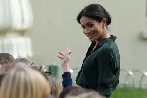 Meghan  Markle avrebbe trovato la tata per il piccolo Archie, ma l’identità è ancora top secret 