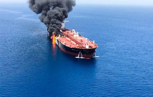 Assalto alla petroliera: guerra sfiorata nel Golfo